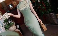 两人激烈打扑克